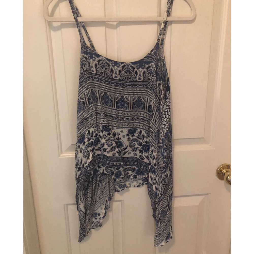 Blue and white pattern tank